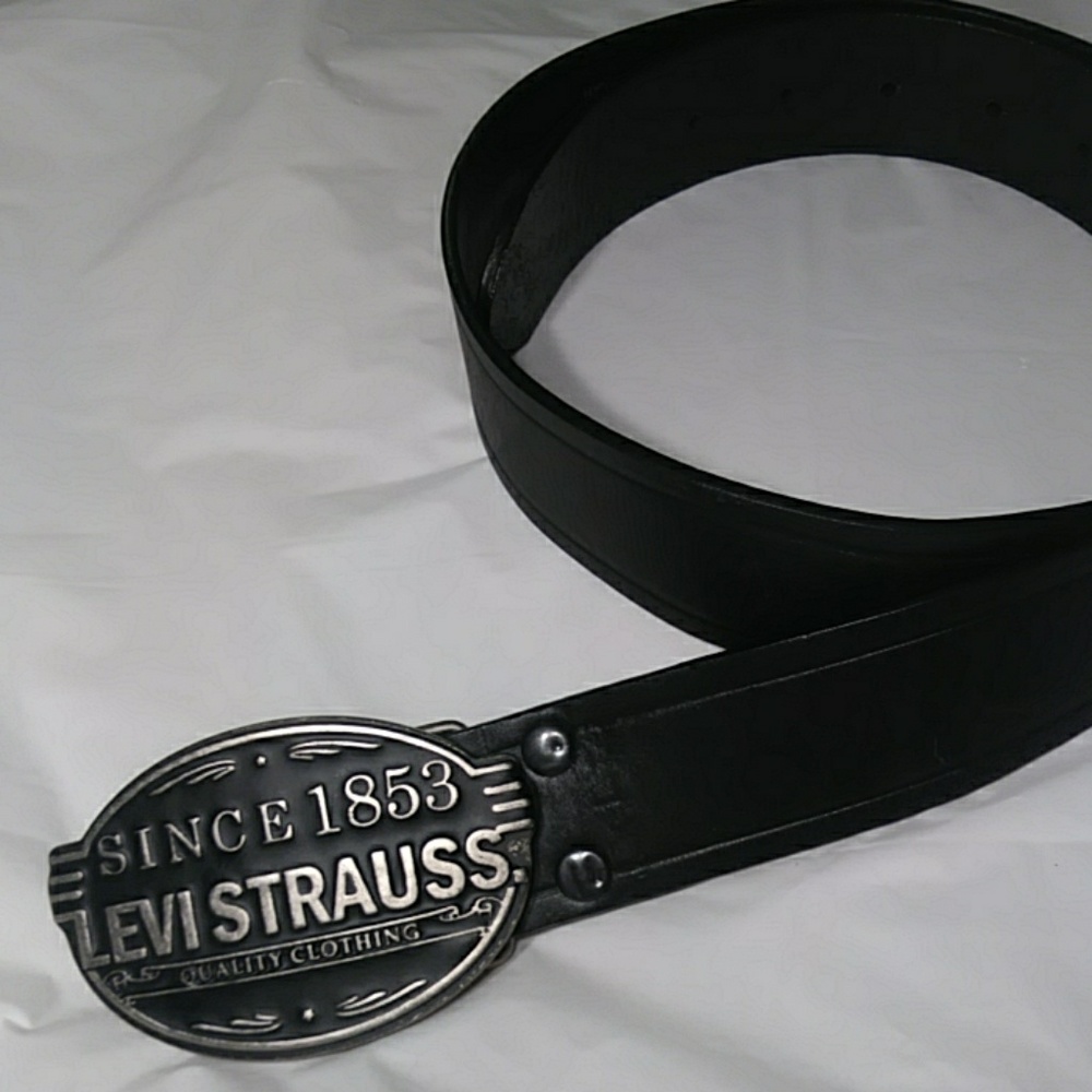 Levi Leather Men's belt Size Medium